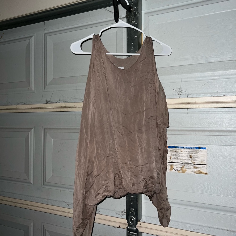 COPY - Top - Picture 2 of 4